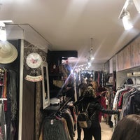 รูปภาพถ่ายที่ Arora Boutique โดย Andaç Alp Y. เมื่อ 10/7/2017