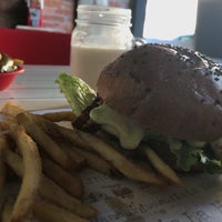 Foto tirada no(a) La Hamburgueseria, hamburguesas artesanales por América B. em 10/5/2018