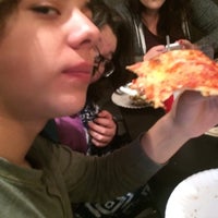 4/26/2015にAmy M.がLucky Slice Pizzaで撮った写真
