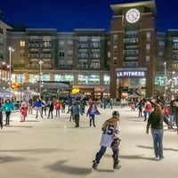 3/10/2016にSkating RinksがPentagon Row Ice Skating Rinkで撮った写真