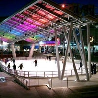 รูปภาพถ่ายที่ Silver Spring Ice Rink at Veterans Plaza โดย Silver Spring Ice Rink at Veterans Plaza เมื่อ 3/10/2016