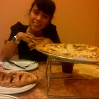 Снимок сделан в Maggie&amp;#39;s Pizza &amp;amp; Restaurant пользователем Melita D. 12/2/2012