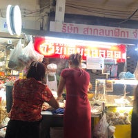 Porn Chai: พรชัย ก๋วยเตี๋ยวหลอด - Noodle House in Bangkok