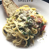 รูปภาพถ่ายที่ Spoleto - My Italian Kitchen โดย Ahmed H. เมื่อ 9/13/2016