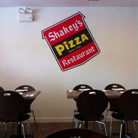 Photo taken at Shakey&#39;s pizza by Rae Yi Y. on 1/3/2013