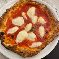 Снимок сделан в La Pizza è Bella пользователем Hops Diva 10/12/2023