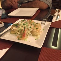 Das Foto wurde bei Tangerine Restaurant von Nighat S. am 10/2/2015 aufgenommen