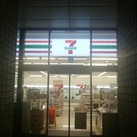 Photo taken at 7-Eleven by tamaki_bearbell on 8/12/2016