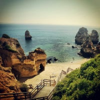 Foto tirada no(a) Praia do Camilo por Jorge A. em 7/11/2013