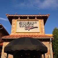 Foto scattata a Silver Spoon  Cafe da Chase R. il 10/13/2012