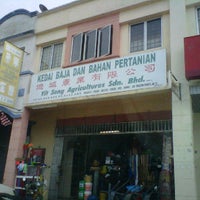 Kedai Baja Bahan Pertanian Yit Seng Hardware Store