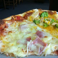 รูปภาพถ่ายที่ Napoli NY Style Pizzeria โดย Paul R. เมื่อ 12/14/2012
