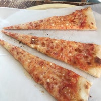 Снимок сделан в Rosco&amp;#39;s Pizza пользователем Allie G. 1/6/2018