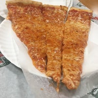 1/6/2018 tarihinde Allie G.ziyaretçi tarafından Krispy Pizza - Brooklyn'de çekilen fotoğraf