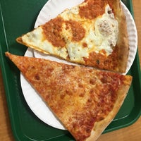 5/24/2018에 Allie G.님이 Krispy Pizza - Brooklyn에서 찍은 사진