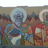 7/6/2013 tarihinde Andy P.ziyaretçi tarafından Oakland Art Murmur HQ'de çekilen fotoğraf