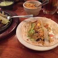 Foto tirada no(a) Victors Mexican Resturant por Carson H. em 1/13/2017