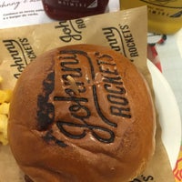 Photo taken at Johnny Rockets by Fabricio A. on 2/14/2019