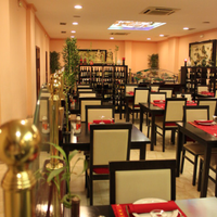 8/12/2016 tarihinde restaurante chino kingdoziyaretçi tarafından Restaurante chino kingdo'de çekilen fotoğraf