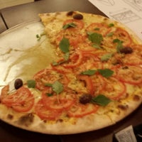 Photo taken at Restaurante &amp;amp; Pizzaria La Finestra by Osvaldo N. on 10/2/2014