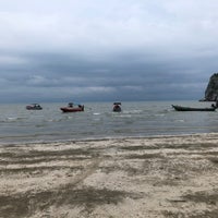 Photo taken at Boat to Prayanakorn Cave by maikotom on 11/4/2019
