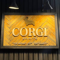 รูปภาพถ่ายที่ Corgi Spirits at The Jersey City Distillery โดย D L. เมื่อ 1/21/2023