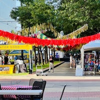 รูปภาพถ่ายที่ Uptown Dallas โดย Debbie E. เมื่อ 9/29/2022