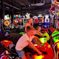 Photo taken at Dave &amp;amp; Buster&amp;#39;s by Debbie E. on 9/21/2022