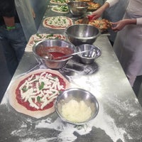 Photo taken at Pizza Pilgrims by Ehsan on 9/28/2023