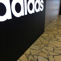 Photo taken at adidas パフォーマンスセンター アクアシティお台場 by httgai on 3/26/2017