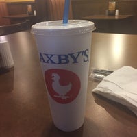 Photo taken at Zaxby&amp;#39;s Chicken Fingers &amp;amp; Buffalo Wings by Darlene G. on 6/26/2016