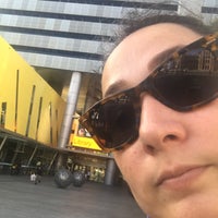 Photo taken at Brisbane Square Library by Amélia Carolina V. on 12/10/2018