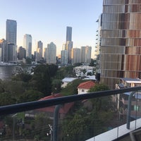 Photo taken at Kangaroo Point by Amélia Carolina V. on 11/8/2018