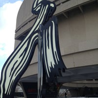 Photo taken at Brushstroke, Roy Lichtenstein (1996, enlarged and fabricated 2002-3) by William l. on 1/24/2013
