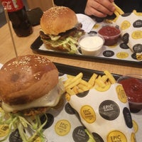 Foto diambil di EPIC burger oleh Hasti A. pada 2/14/2019