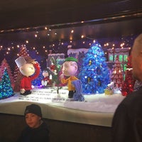 Photo taken at Macy&amp;#39;s Peanuts Holiday Windows by Ana @AnalieNYC on 12/4/2015