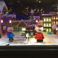 Photo taken at Macy&amp;#39;s Peanuts Holiday Windows by Ana @AnalieNYC on 12/12/2015