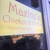 2/7/2016 tarihinde Yamili S.ziyaretçi tarafından Maxine&amp;#39;s Chicken &amp;amp; Waffles'de çekilen fotoğraf