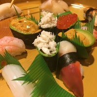 Foto scattata a Murasaki Restaurant and Sushi Bar da Steve S. il 11/12/2014