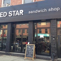 Foto scattata a Red Star Sandwich Shop da Ashley L. il 7/11/2014