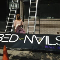 9/18/2013 tarihinde Candice I.ziyaretçi tarafından Bed Of Nails-Nail Bar'de çekilen fotoğraf