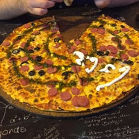 Foto diambil di Pizza oleh Serdar E. pada 9/30/2016