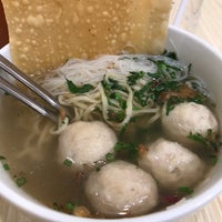 Photo taken at Oo &amp;#39;Bakso by Martin K. on 10/6/2018