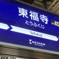 Photo taken at Keihan Tofukuji Station (KH36) by くらしき い. on 12/31/2023