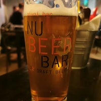 Photo taken at NUBEERBAR - craft beer &amp; burgers by Felipe C. on 3/9/2020