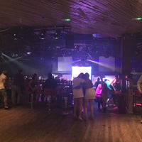 6/24/2017 tarihinde Mete D.ziyaretçi tarafından JJs Nightclub'de çekilen fotoğraf