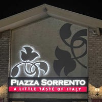 รูปภาพถ่ายที่ Piazza Sorrento โดย Bill H. เมื่อ 2/24/2023