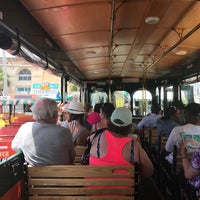 Foto tirada no(a) Old Town Trolley Tours Key West por Bob R. em 6/1/2017