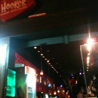 8/25/2013에 Karla F.님이 Hooker Blues Burger &amp; Beer에서 찍은 사진