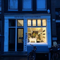 Снимок сделан в Van de Hare Amsterdam Barbers пользователем Tim t. 2/2/2019